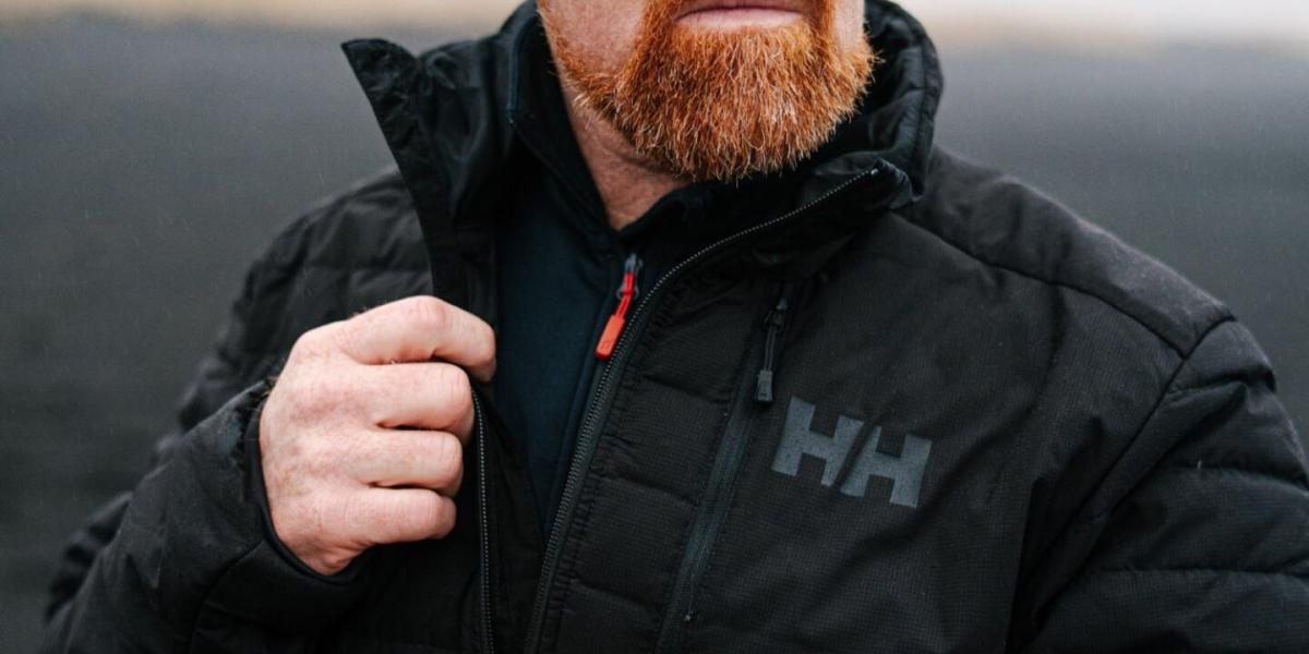 Los tres chubasqueros Helly Hansen que arrasan en ventas: impermeables, resistentes y con mucho estilo