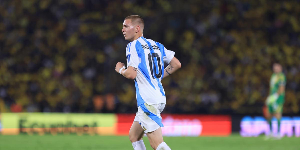 Mastantuono, con el 10 de Argentina... por accidente