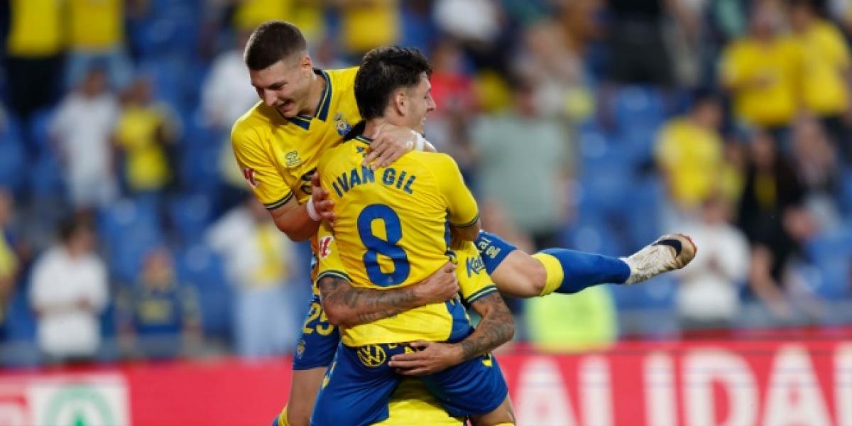 Iván Gil guía la primera victoria de la UD Las Palmas en casa