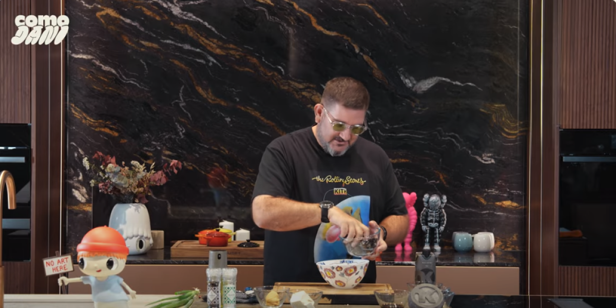 Dani García revela su receta rápida de sopa de miso con mejillones que conquistará tu paladar