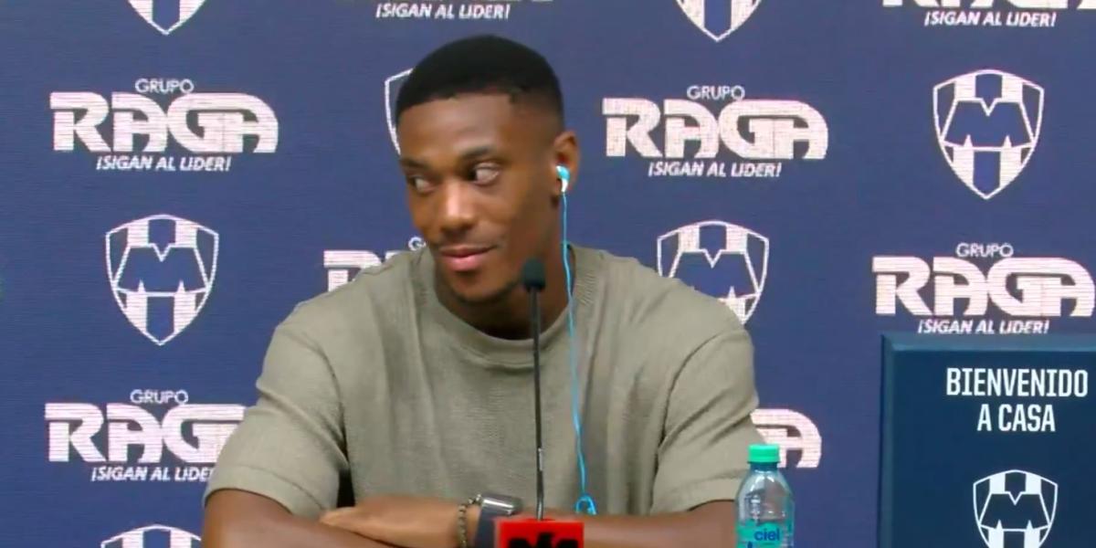 El tenso momento que se vivió en la presentación de Anthony Martial con Rayados
