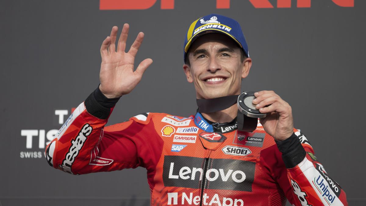 Marc Márquez: ¿Si veo a Rossi, lo saludaré? No, no te voy a mentir. Él no me necesita a mí y yo no lo necesito a él. Pero al final, el motociclismo nos necesita a los dos, y ahí nos unimos