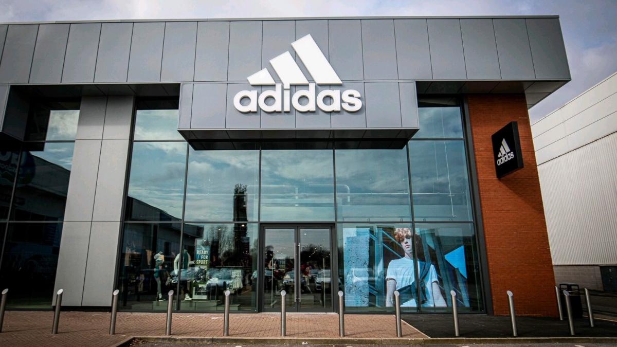 De las calles a tu armario: Adidas pone en outlet varios modelos para hombre justo antes de Navidad