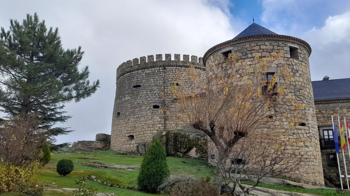Elegido Pueblo Mágico de España, este pueblo de Ávila es una joya poco conocida para una escapada tranquila entre naturaleza, castillo renacentista y vida local