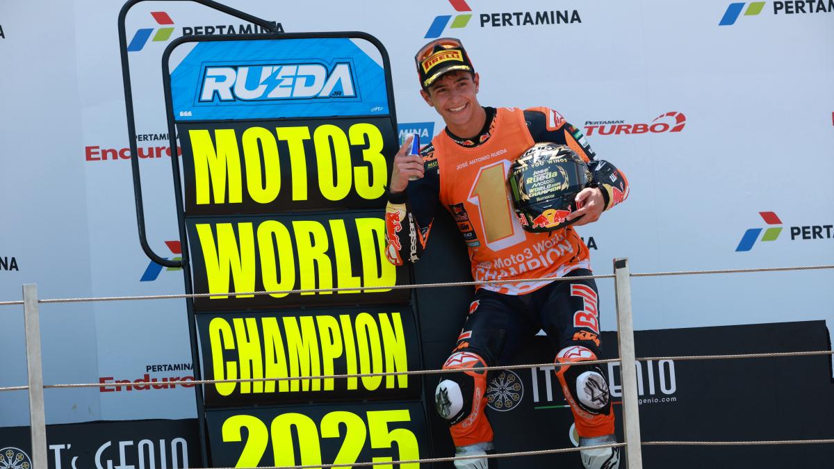 José Antonio Rueda se lleva el título de Moto3 como los grandes, ganando la carrera de Indonesia