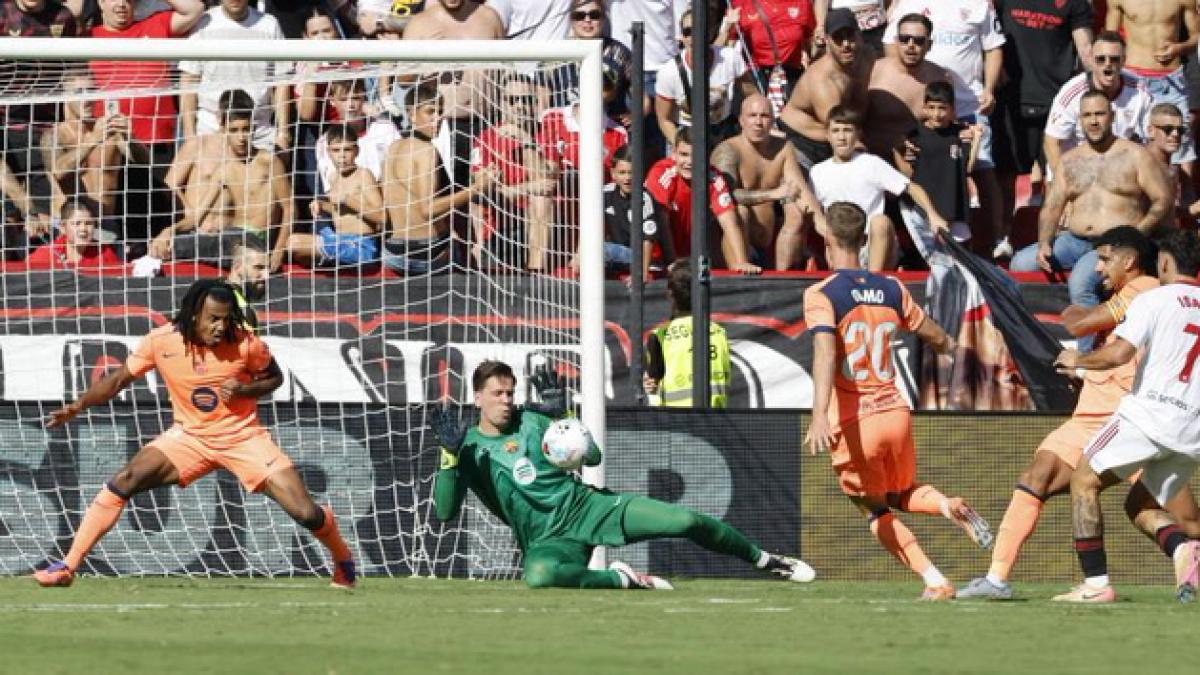 El Sevilla desnuda al peor Barça de la era Flick