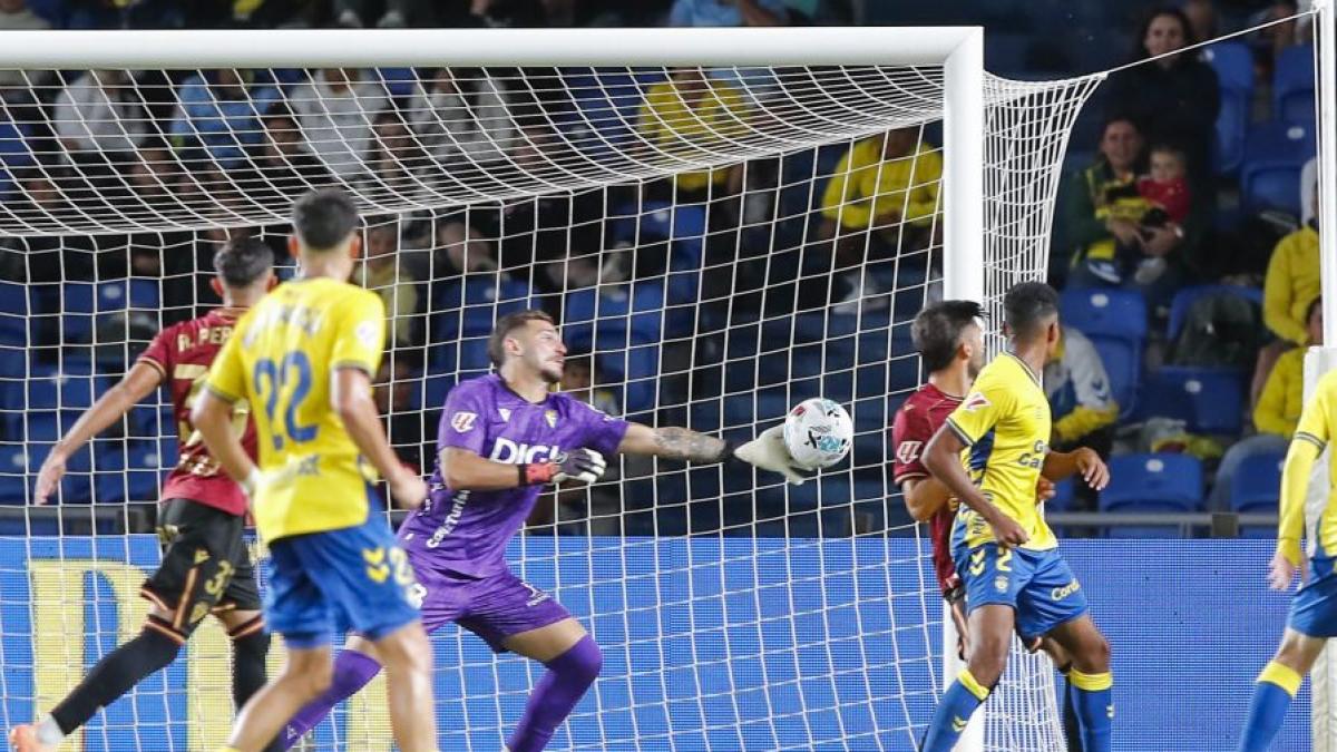 UD Las Palmas vs Cádiz CF: Barcia y Viera desatascan a los amarillos en la agonía (1-0)