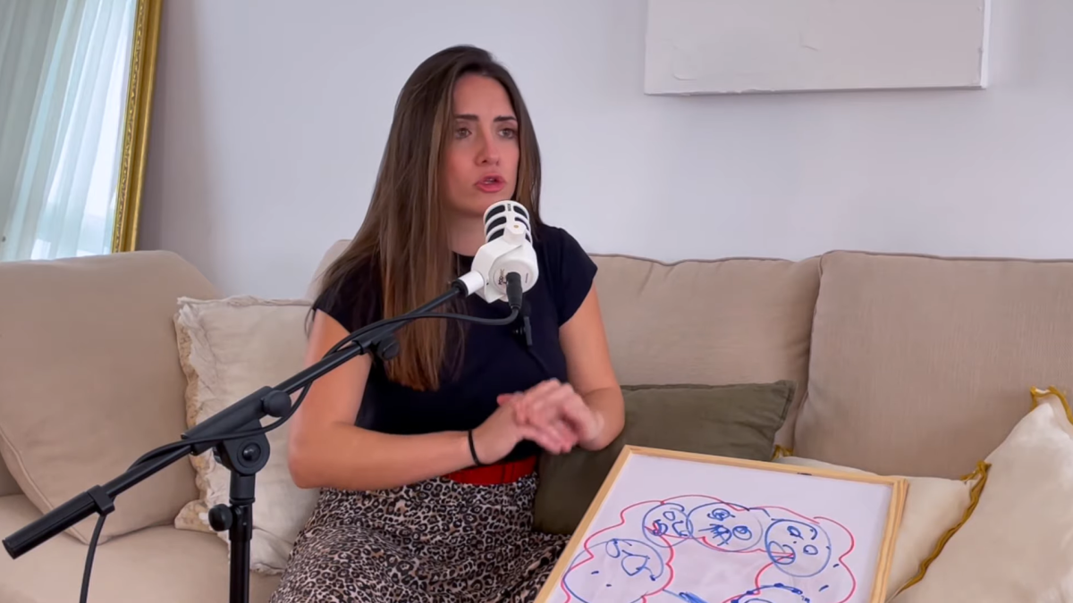 Sara Marín, doctora: Cada vez más médicos y pediatras recomendamos retrasar el uso de los smartphones hasta los 16 años