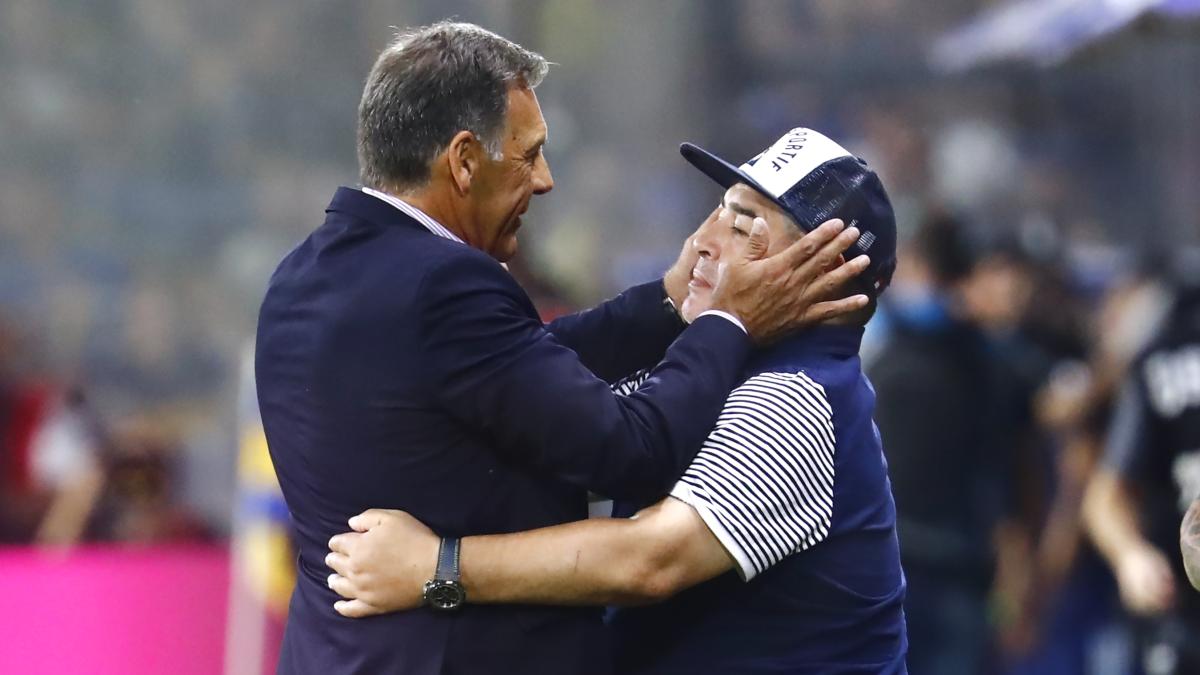 Russo, como un padre para Riquelme y el último técnico de Muniain