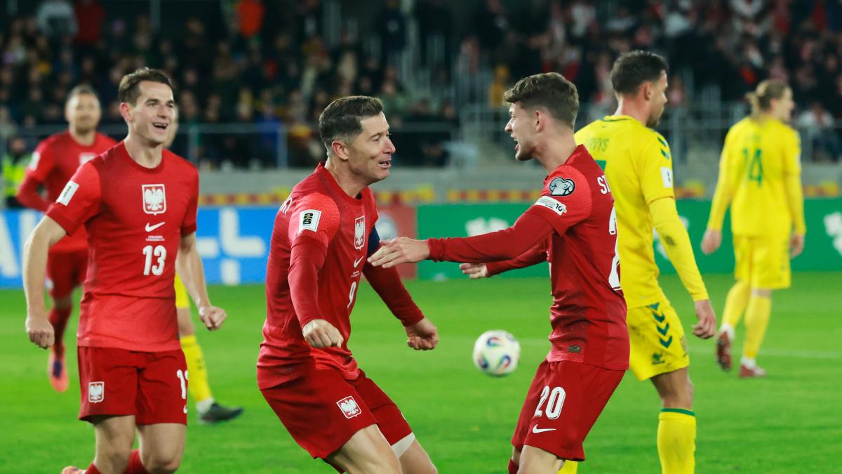 0-2: Lewandowski marca y su Polonia ya espera a la Países Bajos de Frenkie de Jong