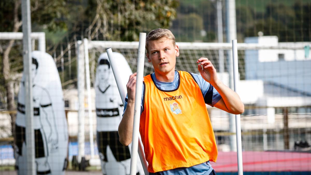 Óskarsson y Aritz se reincorporan al grupo en la vuelta al trabajo de la Real
