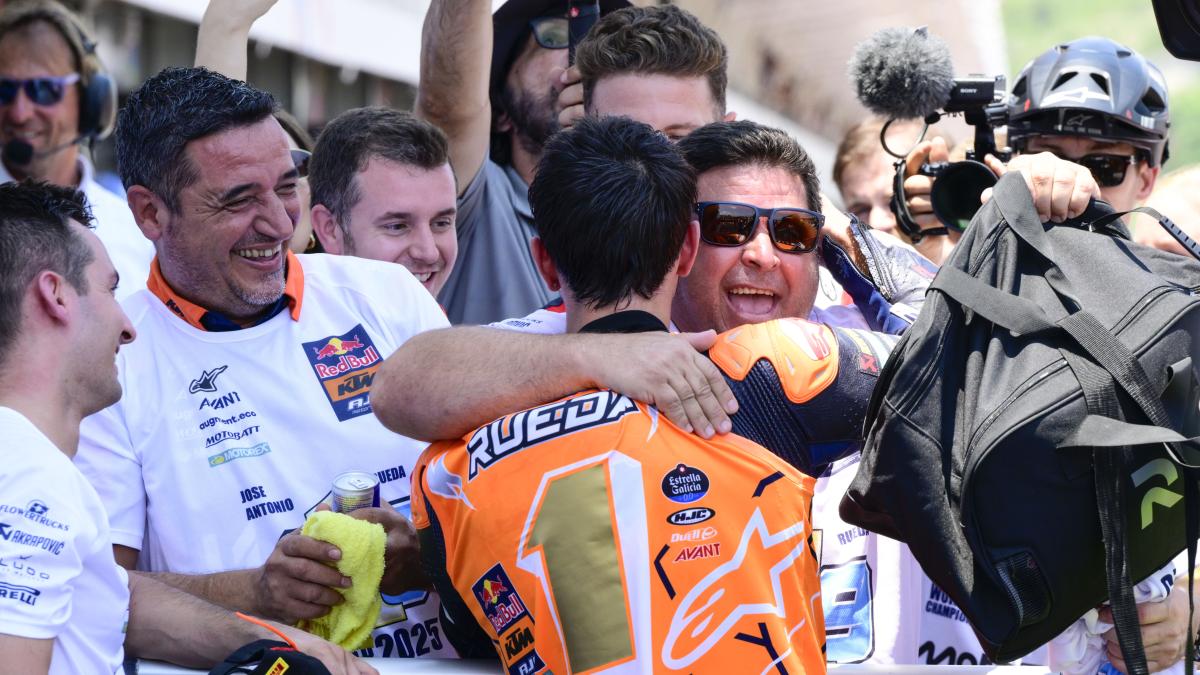 Gustavo Rueda, padre del campeón José Antonio Rueda: Mi hijo me recordaba a Pedrosa por lo pequeño que se veía, cuando quise ponerle los ruedines me dijo Papá, Rossi no los lleva