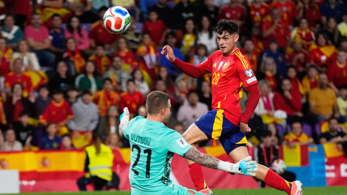 Pedri, ovacionado, añade otros 66 minutos de gran fútbol con la selección