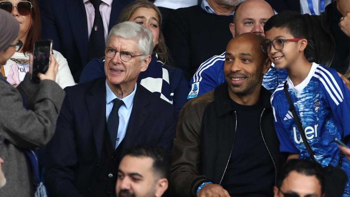 Cesc vive un día histórico rodeado de leyendas