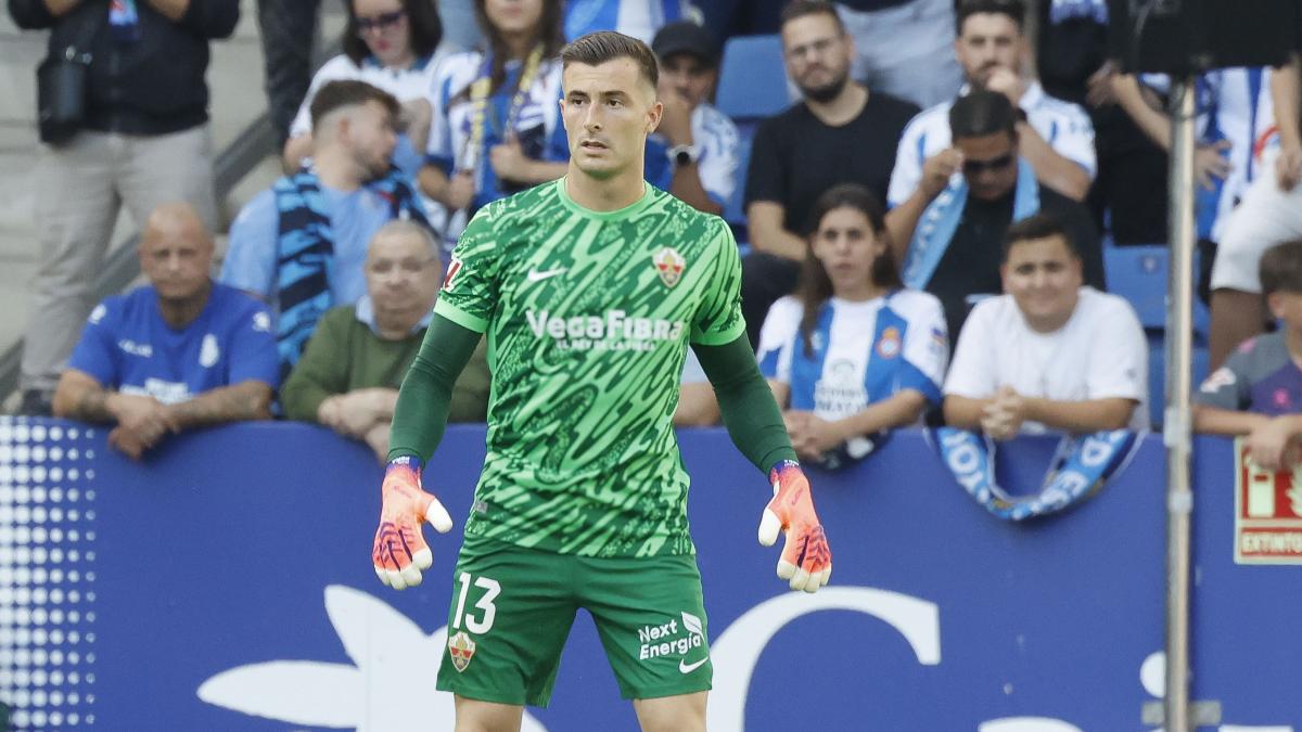 El once del Elche en Barcelona, con Iñaki Peña y sin Fort