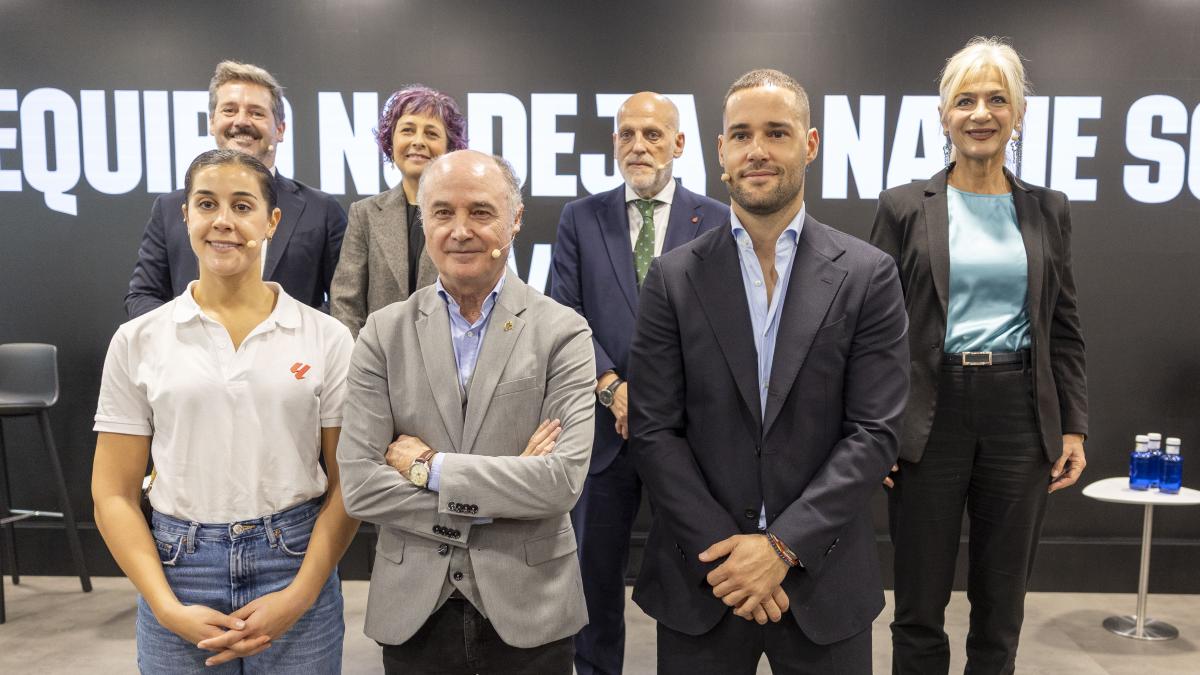 Mario Suárez y Carolina Marín luchan junto a LaLiga contra el acoso escolar