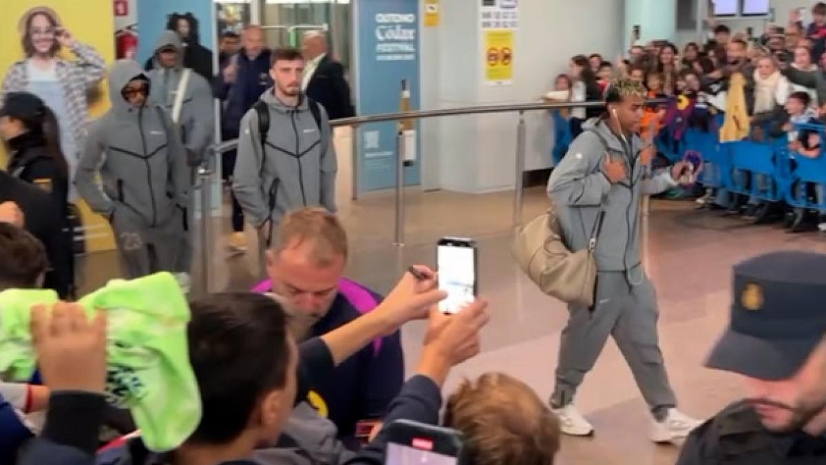 Madrugón para un recibimiento masivo al Barça en Vigo