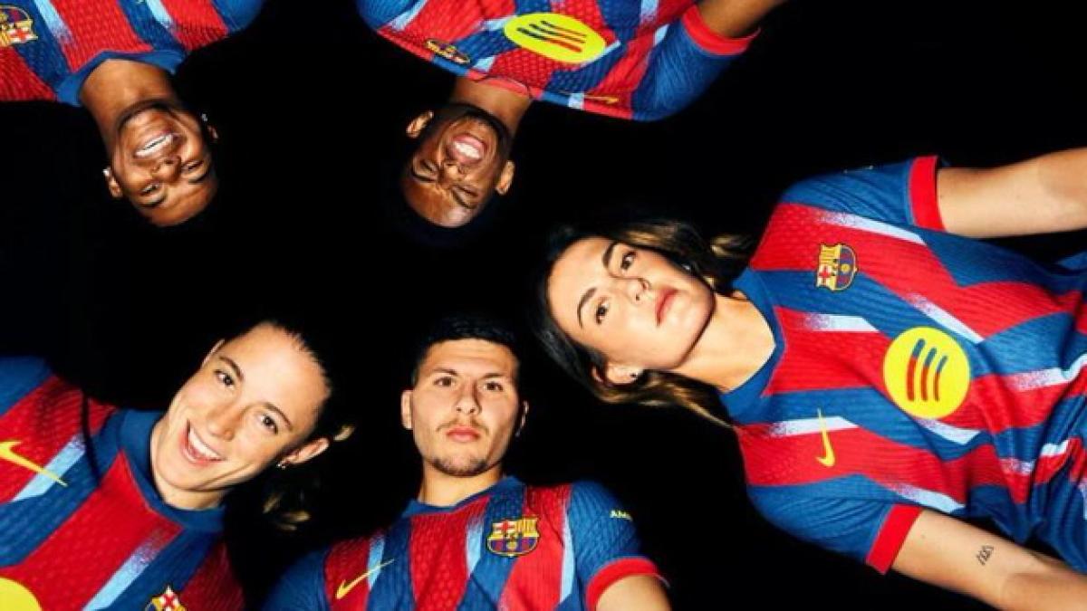 ¡El Barça lanza su cuarta equipación, con homenaje al Clásico de Ronaldinho!