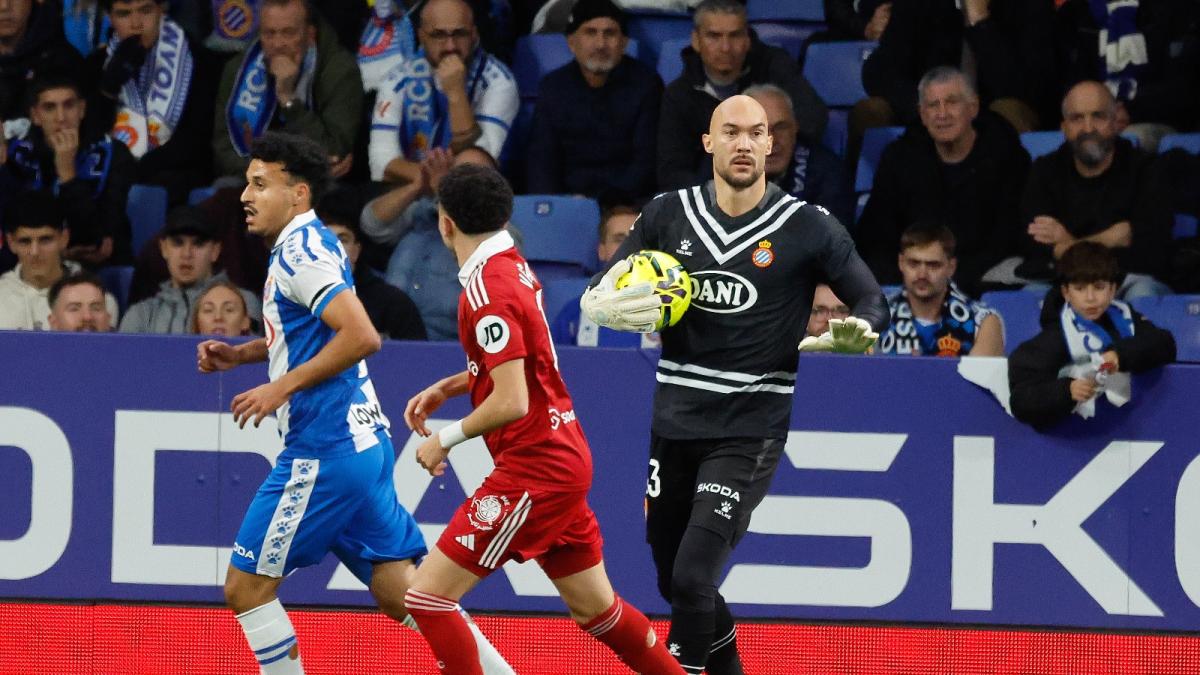Papá Dmitrovic hace milagros y cumple con la ley del ex en la caldera del RCDE Stadium