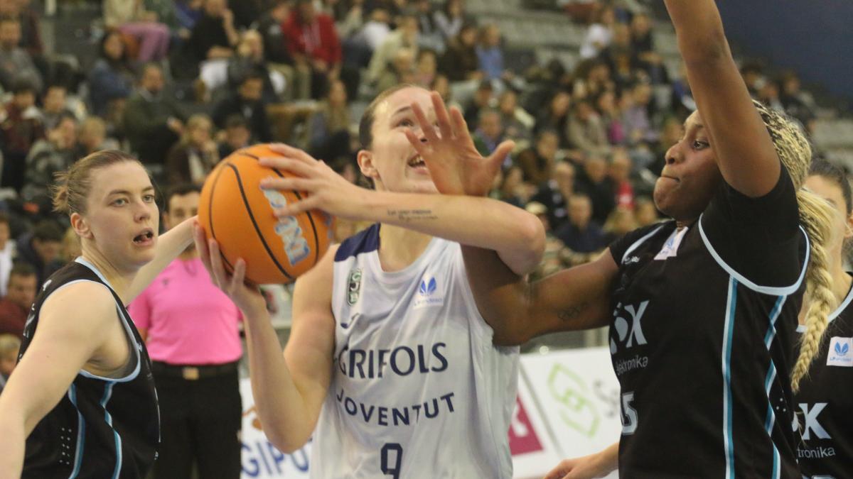 75-68: Un final adverso condena a la Penya en Donostia