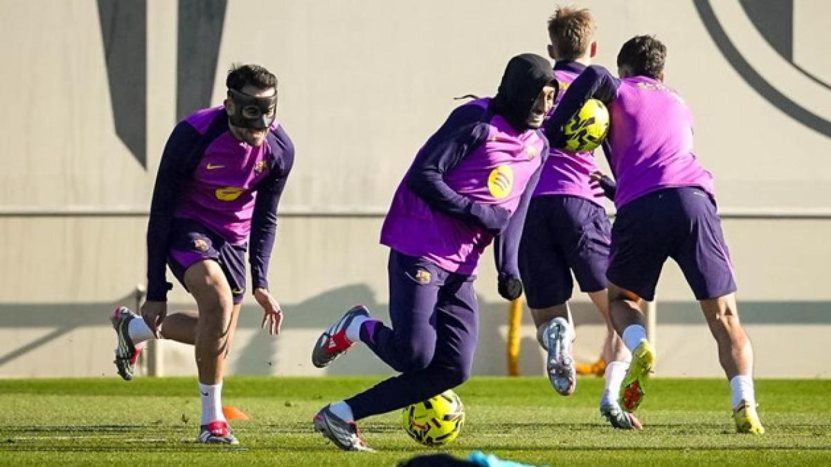 Flick recupera a dos jugadores para el partido contra el Betis