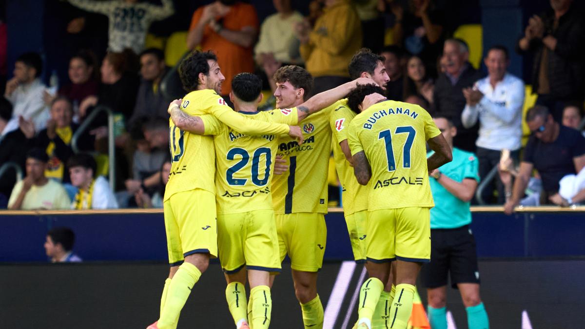 El Villarreal sigue a la estela del Barça tras ganar a un Getafe en inferioridad
