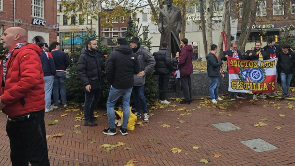 Las calles de Eindhoven llenas de aficionados del Atlético de Madrid
