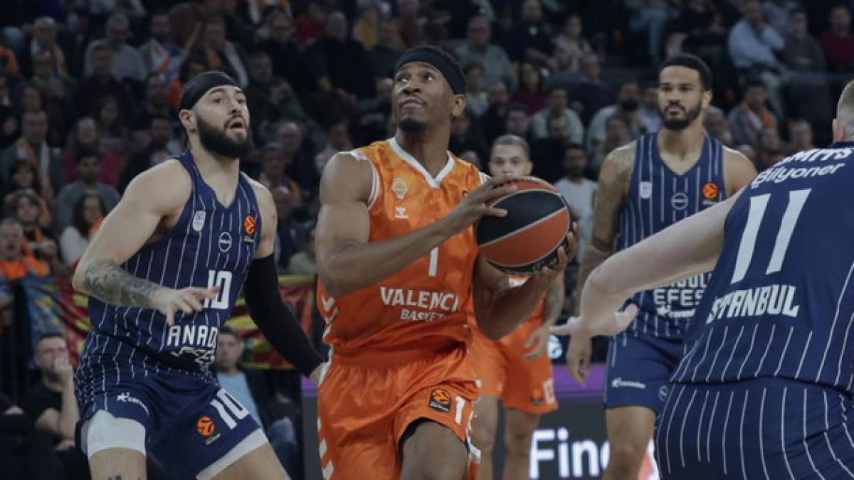 94-82: El Valencia somete al Efes y sigue escalando en la clasificación