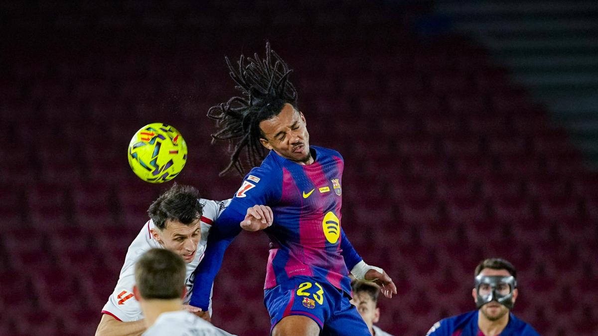 Koundé dio el susto pero el club dice que no tiene nada grave