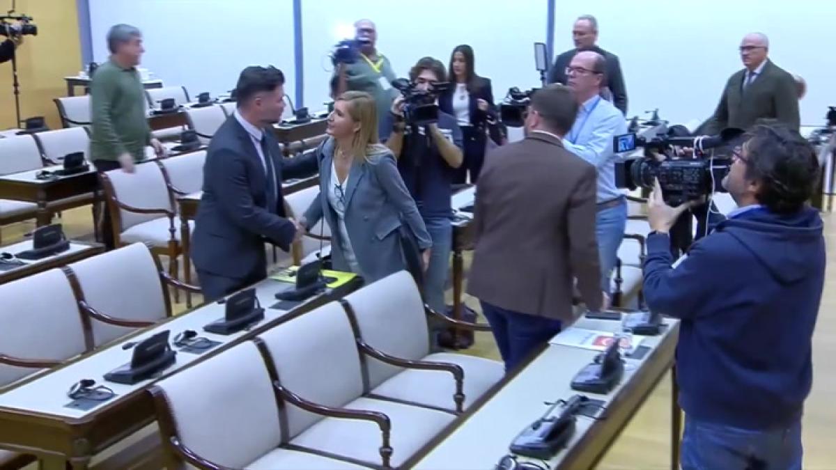 Como Bisbal y Chenoa: las cámaras pillan a Gabriel Rufián haciéndole la cobra a Salomé Pradas