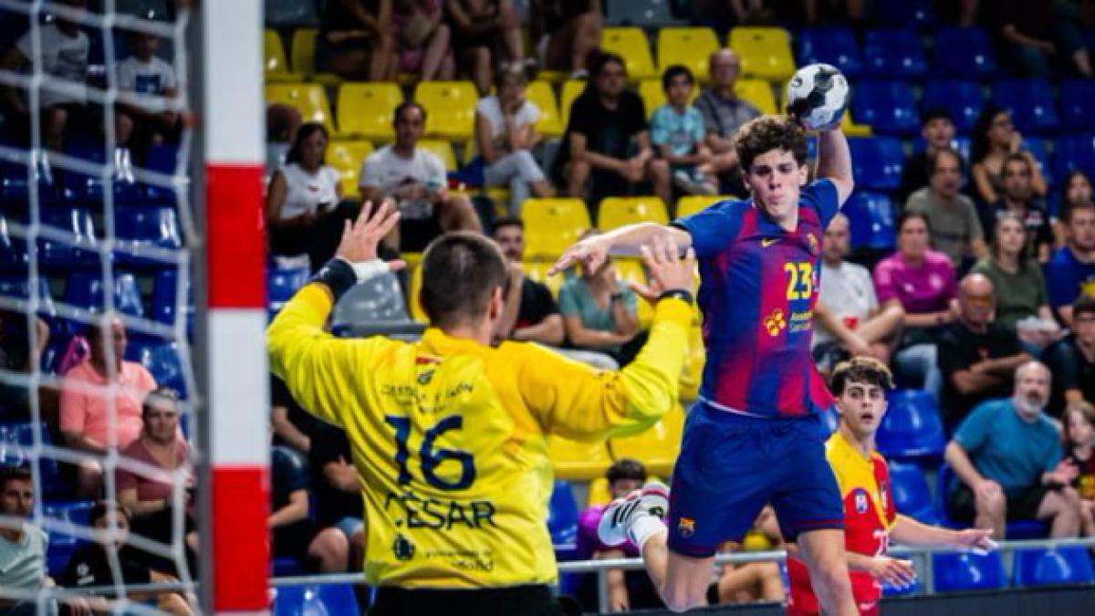 Adrián Sola, azulgrana hasta 2028