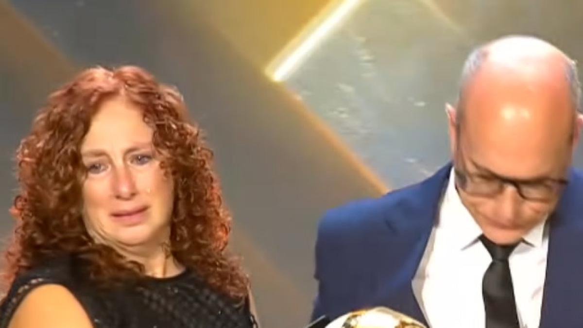 Los padres de Diogo Jota recogen el Globe Soccer más emotivo