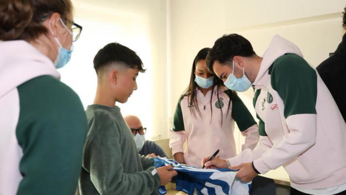 Así ha sido la visita a los hospitales de los jugadores del Espanyol