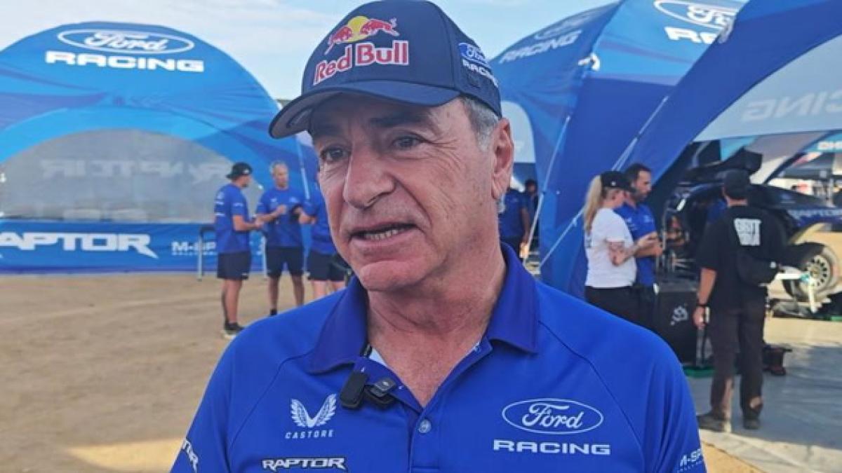 Carlos Sainz, listo para la batalla: Estoy ya un poco con la tensión de la carrera, con ganas de empezar y buenas sensaciones