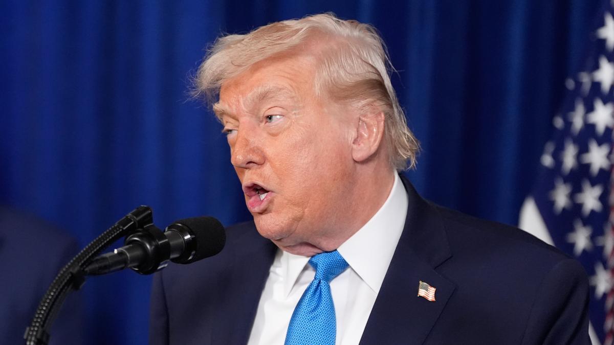 Donald Trump se va de la lengua y carga contra Bad Bunny por su polémica actuación en la Super Bowl: Nadie entiende nada de lo que dice