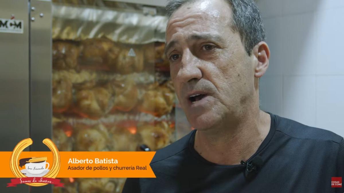 Alberto Batista, asador de pollos: Para calentarlo en casa, mejor hacerlo en sartén con su salsa, no en microondas. El microondas es muy rápido, pero ya sabemos lo que es