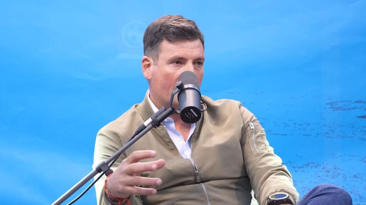 Antonio Mancebo, piloto de combate del Ejército: En una misión de una hora y media venimos a gastar 6.000 litros de combustible. Es decir, lo que consume un coche en un año