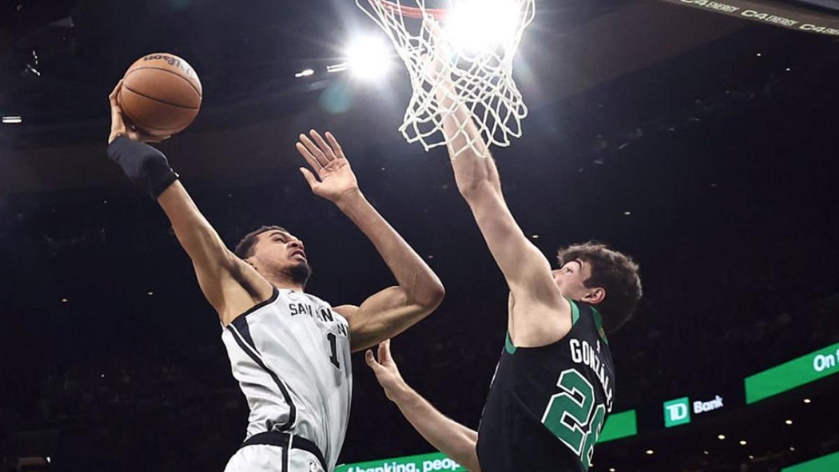Hugo González, ex del Madrid, intenta meter un tapón a Wembanyama: así acaba la cosa