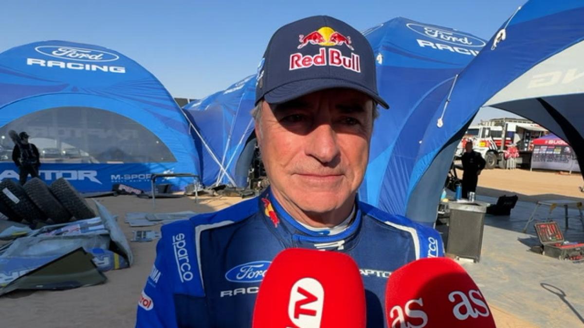 Carlos Sainz va a tirar de estrategia: No sería bueno salir delante en la segunda parte de la etapa maratón