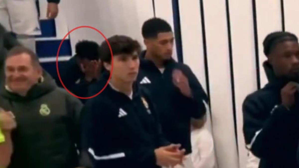 Vinicius, abatido en el túnel de vestuarios tras la sonora pitada del Bernabéu: Mbappé y Pintus tienen que animarle