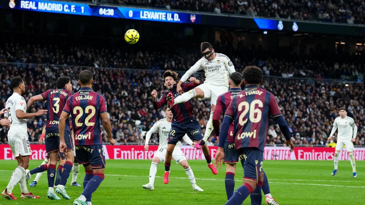 El balón parado, el salvavidas de un Real Madrid sin fútbol