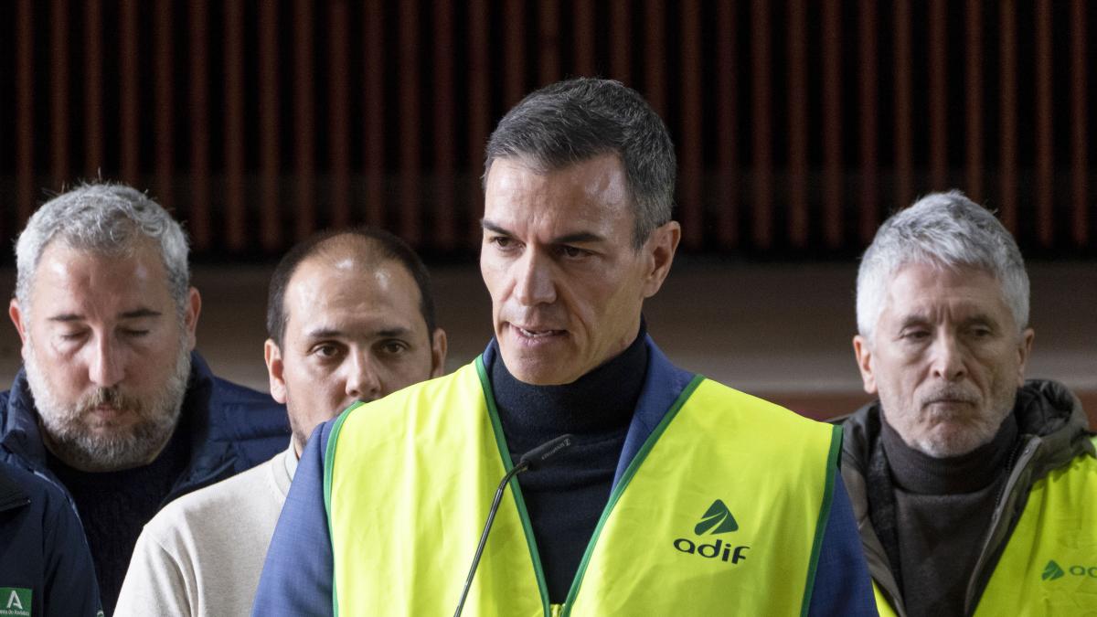 Patrycia Centeno, experta en comunicación no verbal, sentencia la imagen que todo el mundo ha visto de la rueda de prensa de Pedro Sánchez tras el accidente de tren en Córdoba
