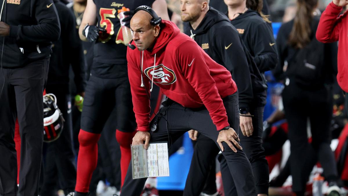 Robert Saleh deja a los 49ers y firma como nuevo entrenador de los Titans de la NFL