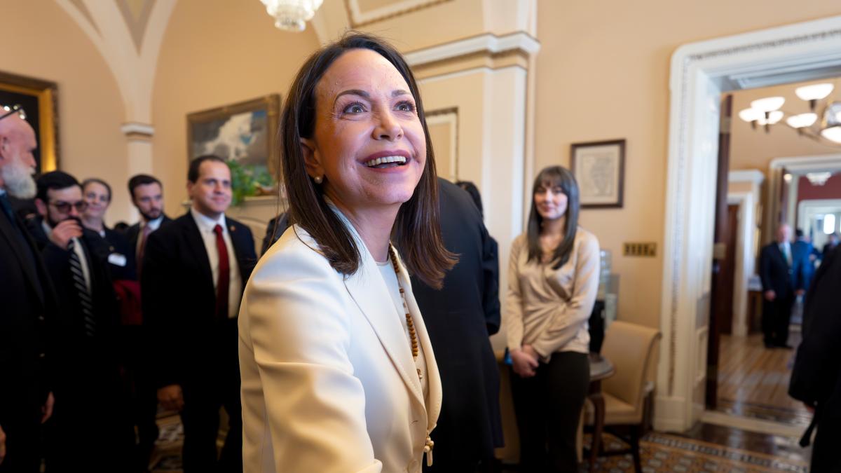 La Fundación Nobel se planta ante el gesto de María Corina Machado: Un galardonado no puede compartir el premio con otros ni transferirlo una vez anunciado