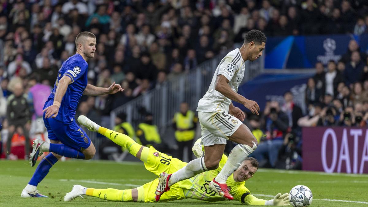 La policía incauta más de 60 abonos de reventa en el Real Madrid-Mónaco