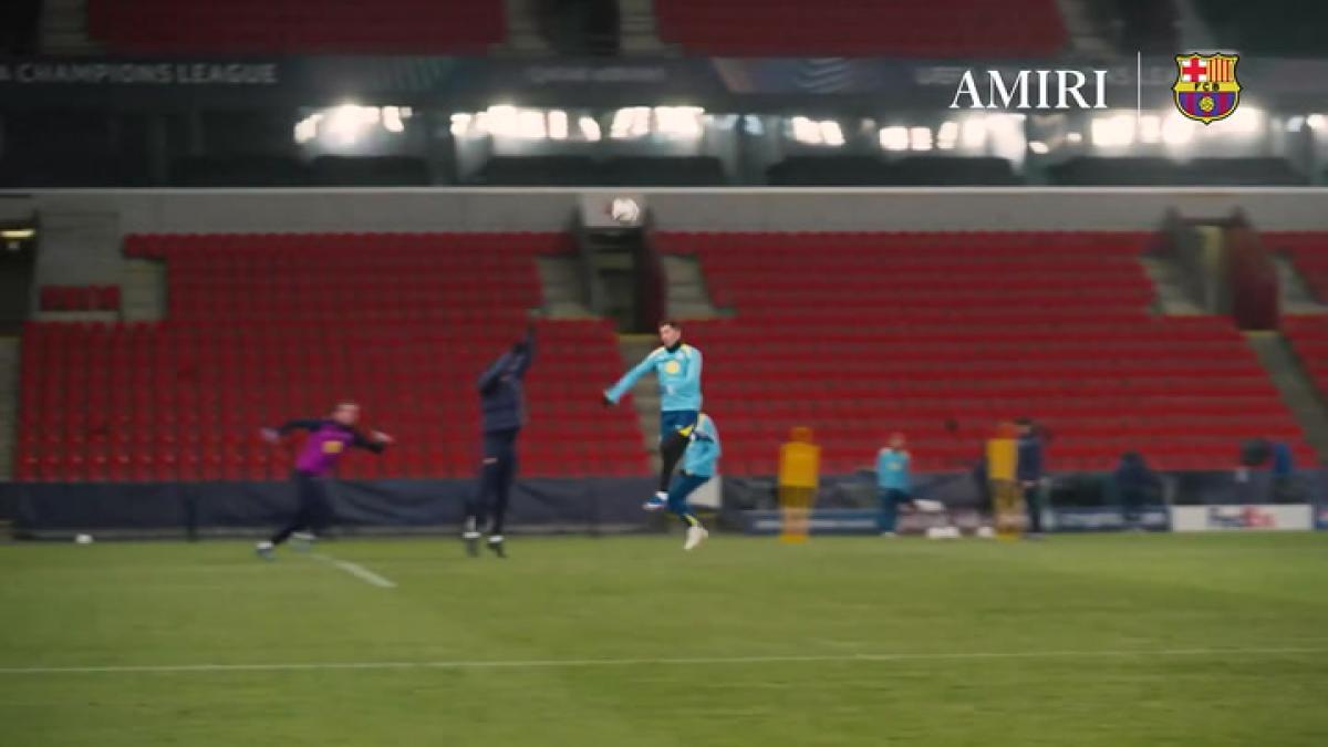 Flick, uno más en el entrenamiento del Barça