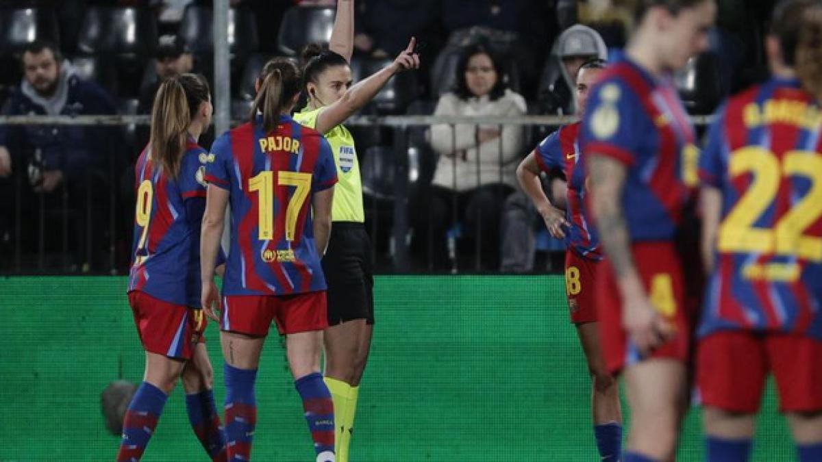 El Barça gana contra doce y habrá Clásico en la final de la Supercopa