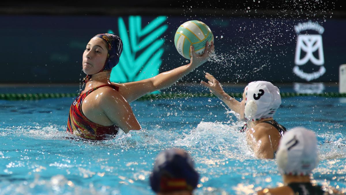 Rumanía, otra parada para España hacia el destino final en Funchal