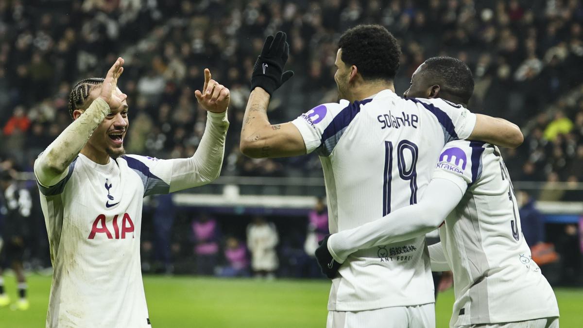 El Tottenham aparca su crisis en Premier, gana y acaba cuarto