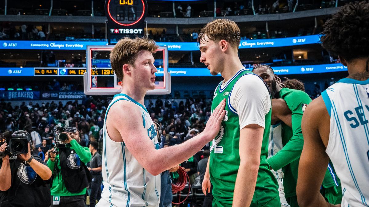 Knueppel, rendido a su excompañero Cooper Flagg: Es el mejor jugador al que nos hemos enfrentado en toda la temporada